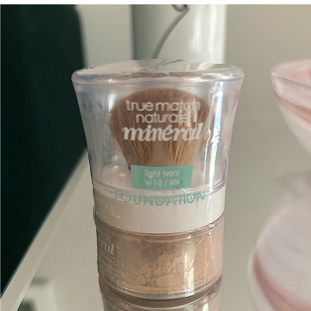 L'Oreal Truematch Mineral Loose Powder Foundation, "Light Ivory W 1-2/458"